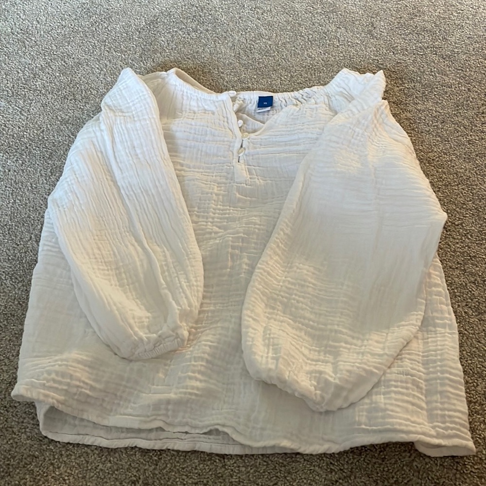 blouse with buttons